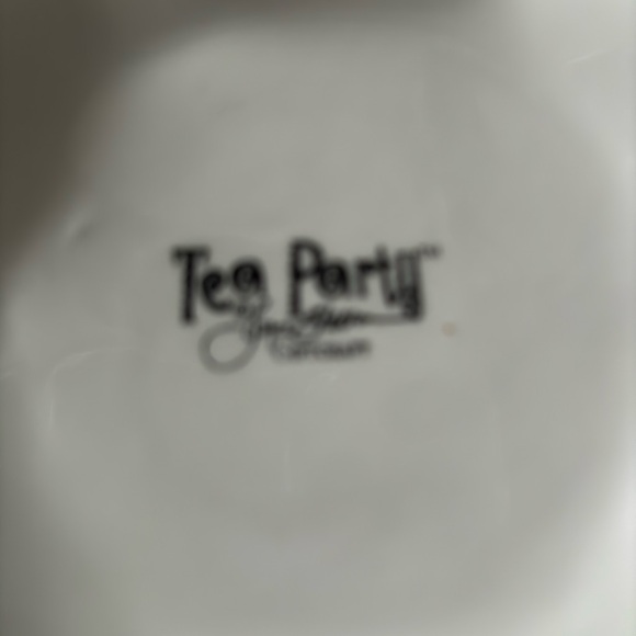 Roses Vase - Picture 2 of 2